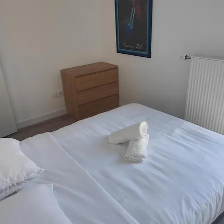 Sea Or Center 2 Steps Away, It's Up To Lägenhet *